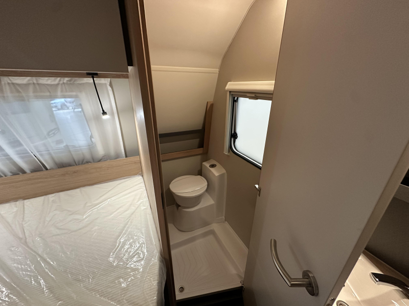 Knaus Sport 450 FU fransbed / rondzit | A69  foto: 13