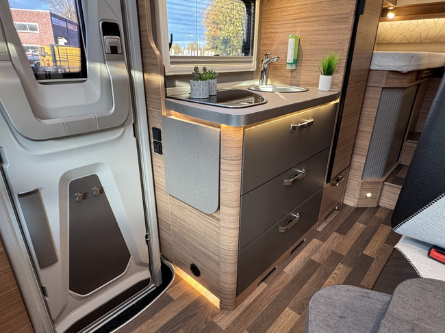 Weinsberg CaraCompact Pepper Edition 600 MEG 140 CV Autom&aacute;tico 9 velocidades Euro 6 Fiat Ducato 8 **Camas individuales/Portabicicletas/Sat&eacute;lite/Smart TV foto: 10