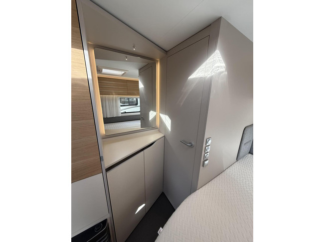 Adria Adora 522 UP Als Nieuw met Airco Mover voortent foto: 14