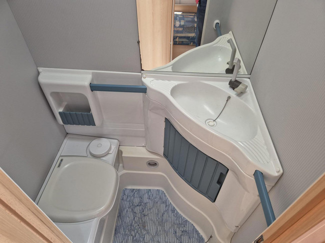 Eifelland 550TKM Stapelbed + treinzit + voortent. 5 pers. foto: 16