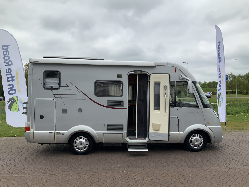 Hymer B 504 SL Integral, Equipado con cama individual trasera y cama abatible delantera, aire acondicionado de motor, chasis Alko, etc., A&ntilde;o 2009 Camper centrum on the road foto: 33