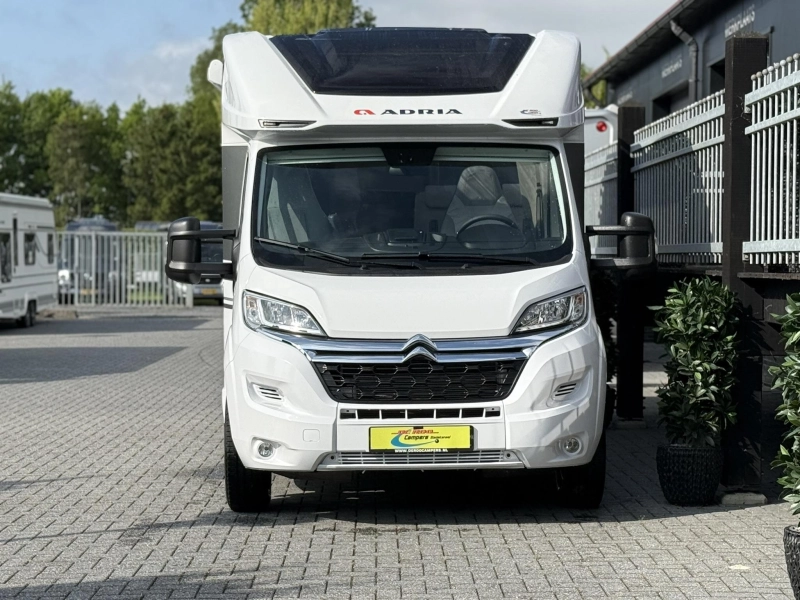 Adria Coral Axess 600 SL 7 meter lengtebedden  foto: 3