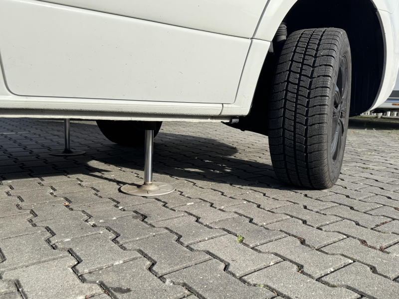 Hymer ML-T 580 - B&eacute;quilles hydrauliques - photo : 21