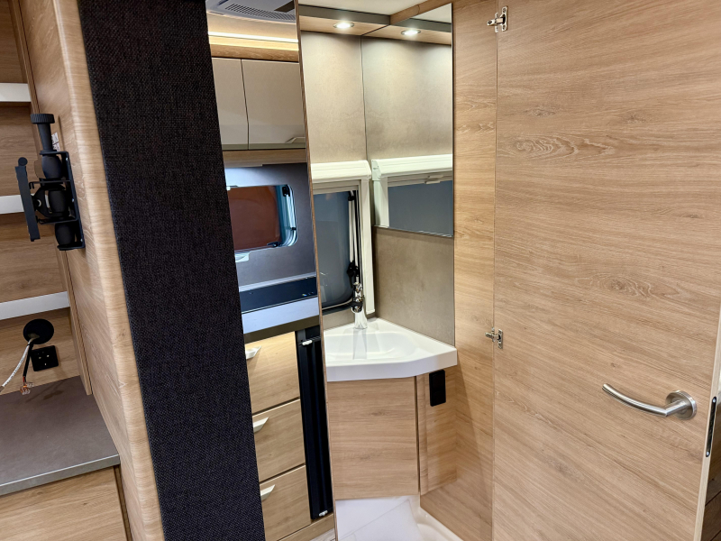 Knaus Sudwind Black Selection 460 EU &iexcl;Acci&oacute;n de aire acondicionado de verano! foto: 14