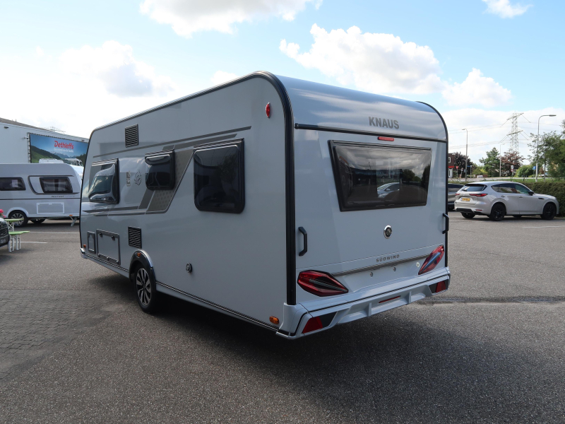 Knaus Sudwind Black Selection 500 FU RUNDSITZGRUPPE FRANZ&Ouml;SISCHES BETT Foto: 19