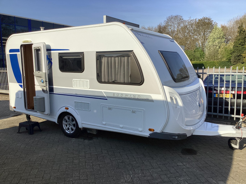 Knaus Sudwind Silver Selection 420 QD Mover/voortent  foto: 2