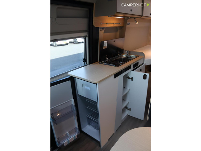 LMC Innovan 640 Pure 140cv Autom&aacute;tico | Toldo Thule | Camas individuales | Sensores de aparcamiento | Llantas de aleaci&oacute;n | Mucho espacio de almacenamiento | LED foto: 12