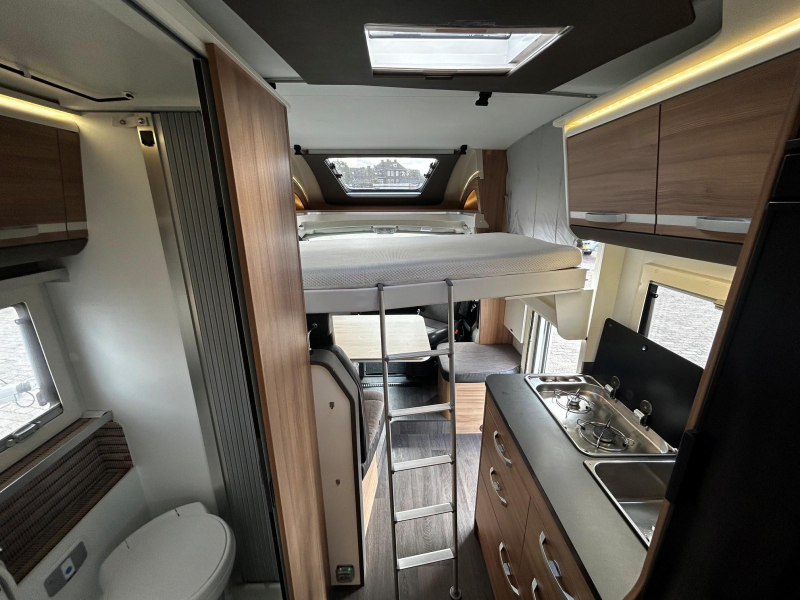 Adria Matrix Axess 600 SL Camas longitudinales - Cama abatible foto: 13
