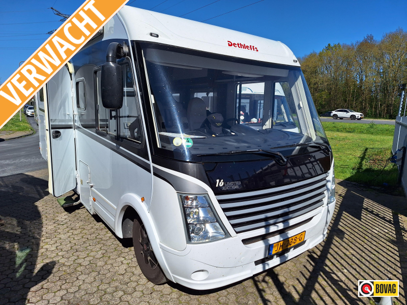 Dethleffs Sixteen 7150 EB LOW SINGLE BEDS+LIFT BED 