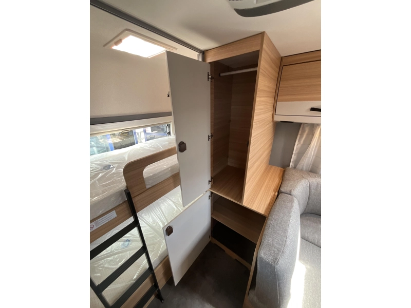 Dethleffs Summer Edition 560 FMK PRIMEUR-BUNK BED photo: 13