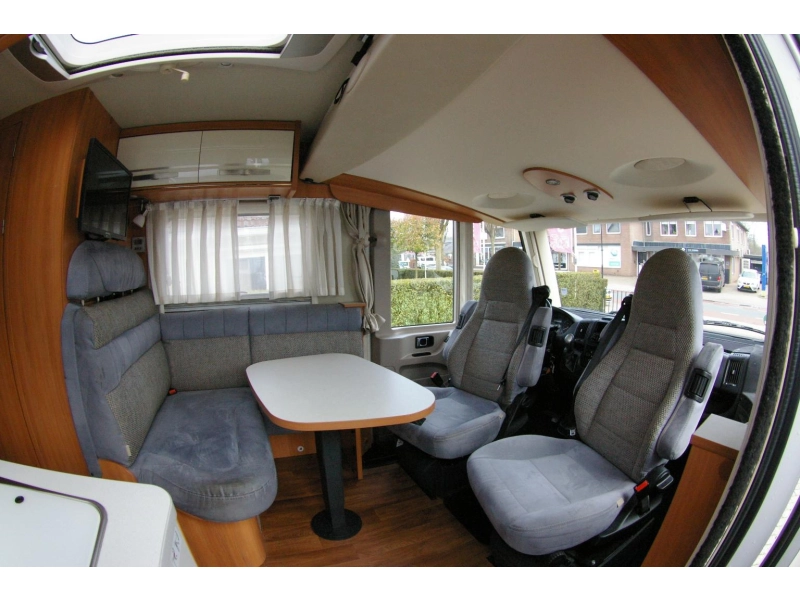 Hymer Exis-i 588 Automaat, Enkele bedden.  foto: 6