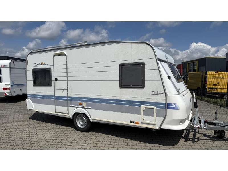 Hobby De luxe Easy 460 UFE frans bed rondzit toilet