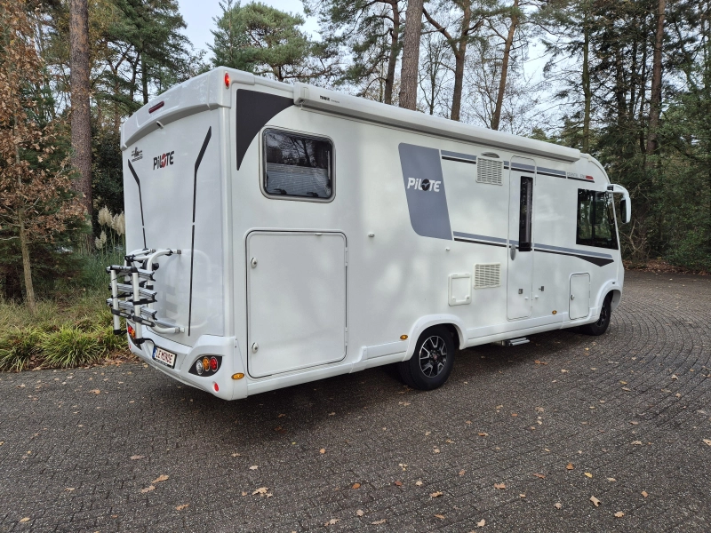 Pilote Essentiel G 740 AUT. 9-T TWINBED TV Solar  foto: 2
