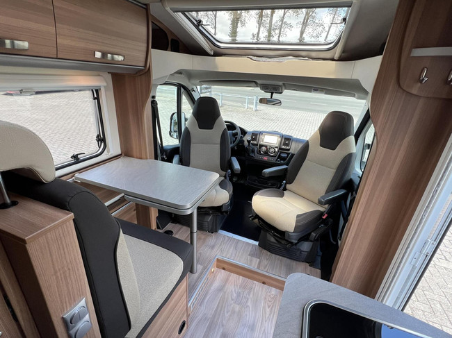 Weinsberg 600 MEG CaraCompact Single Beds Awning 2X Air Conditioning Bicycle Rack photo: 10