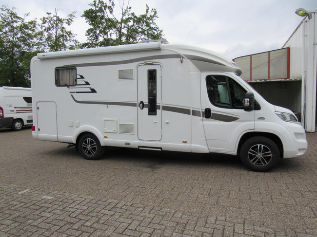 Hymer T598 Semi integraal Queensbed Hefbed bj2018 foto: 1