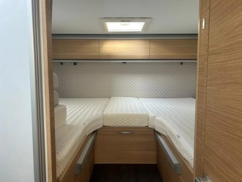 Adria Coral 670 DL 60 Years 180 CV + Autom&aacute;tico foto: 4