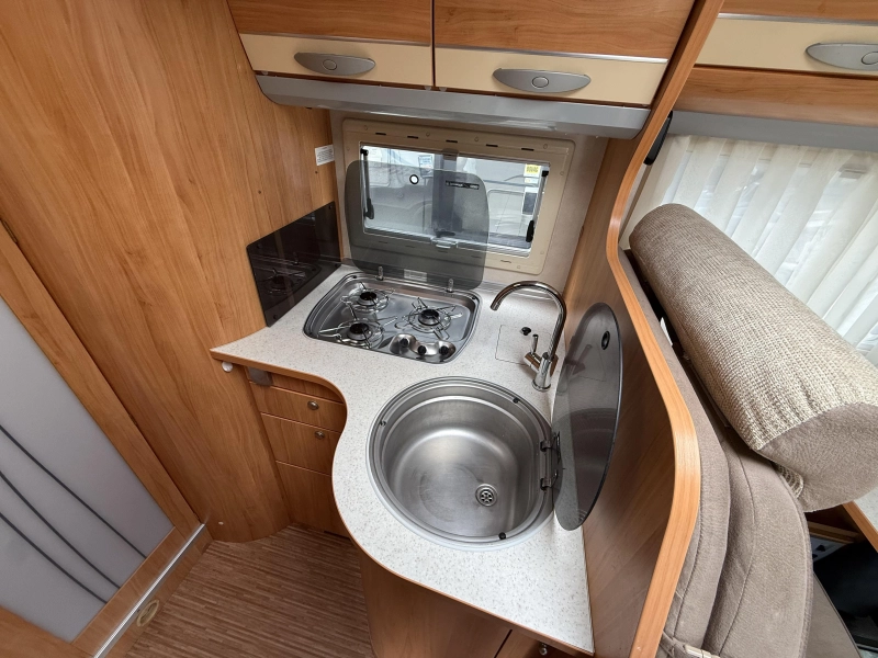 Adria Coral S 690 SP Queensbed Airco 2009  foto: 14
