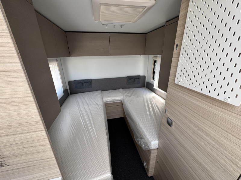 Adria Altea 502 UL 60 Year, T&uuml;r mit Fenster Foto: 4