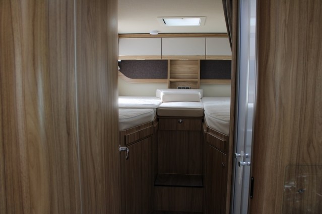 Hymer Exsis I 678 Fiat AUTOMAAT 160 pk enkele bedden Smal en lichtgewicht (54  foto: 44