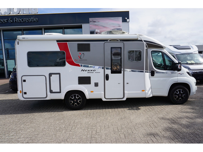 B&uuml;rstner NexxoTime Edition T 660 Fiat photo : 4