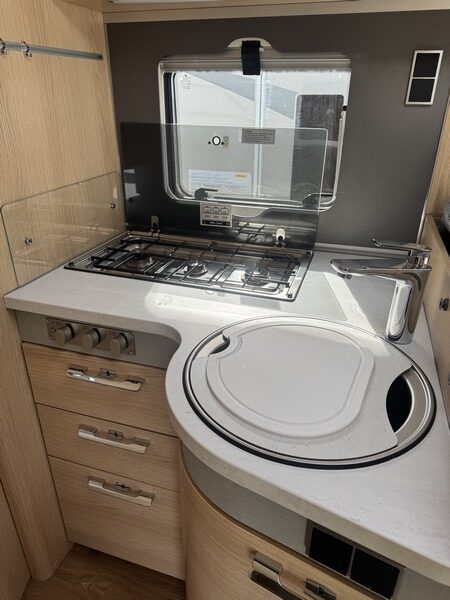 Hymer B MC I 680 equipped with powerful Mercedes 9 G Tronic 170 hp AUTOMATIC single beds + pull-down bed (56 photo: 37
