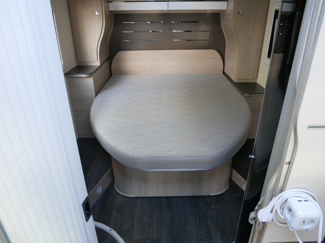 Chausson 718 XLB Special Edition, Cama Queen, Cama abatible!! foto: 16