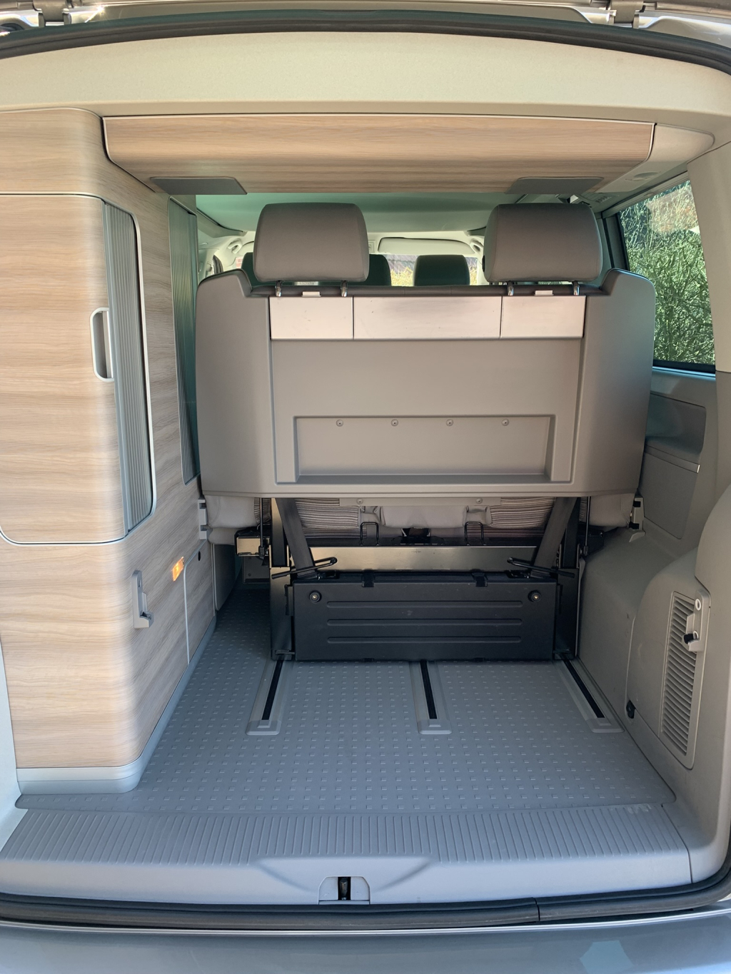 VOLKSWAGEN CALIFORNIA photo: 12