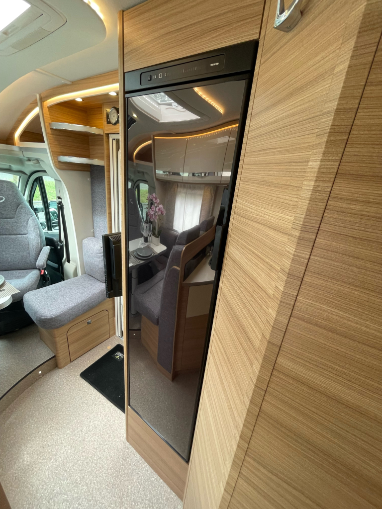 Dethleffs GLOBEBUS T6 GT CAMA QUEEN AUTOM&Aacute;TICA 6.99M foto: 6