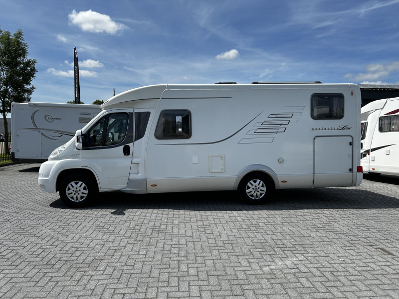 Hymer Tramp CL 674 Enkele-bedden/Euro-5/2012  foto: 19