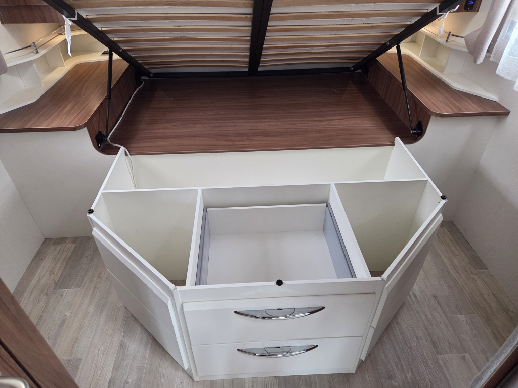 Pilote Sensation P740 Queensbed 2018 foto: 20