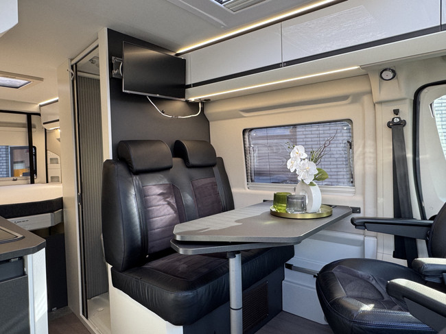 Adria Twin Supreme 640 SGX 180 pk AUTOMAAT 9-Traps Euro6 Fiat Ducato 8 Maxi **Lengtebedden in hoogte verstelbaar/4 zitplaatsen/Luifel/ foto: 8
