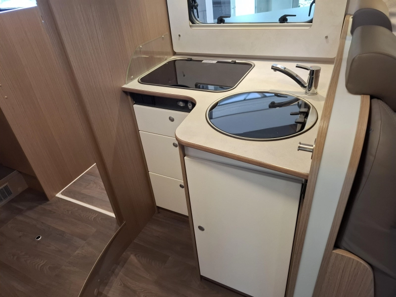 Hymer Carado 447 T 140CV Camas Individuales Solar foto: 12
