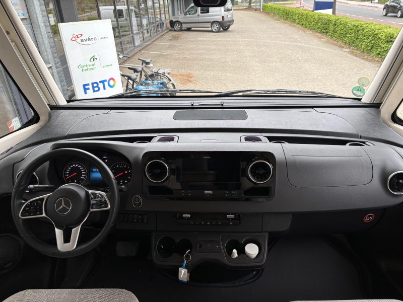 Hymer B ML I 790 Mercedes + Queen bed photo: 23