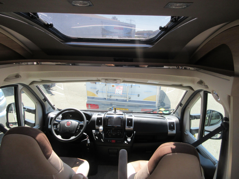 Adria Coral Plus S 670 SL 150hp AUTOMATIC MAXI LEVEL photo: 3