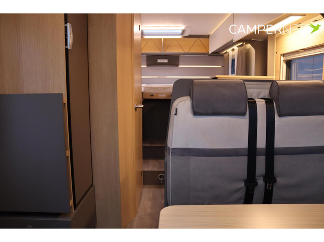 Camping-car LMC Tourer Lift H664 170 ch Automatique | Lits longs | Lit relevable | Chauffage diesel | Grand garage | Porte-vélos | Système multimédia | Photo : 9