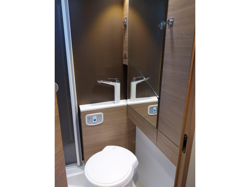 &iexcl;Adria Compact SL longitud 660 con solar! foto: 14
