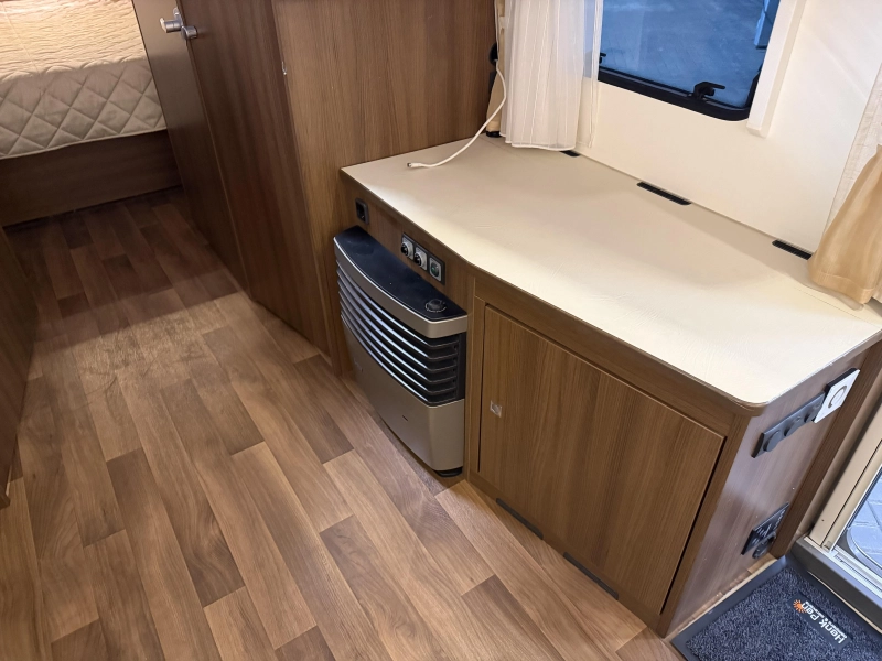 Dethleffs Beduin VIP 760 DR queensbed / full option  foto: 11