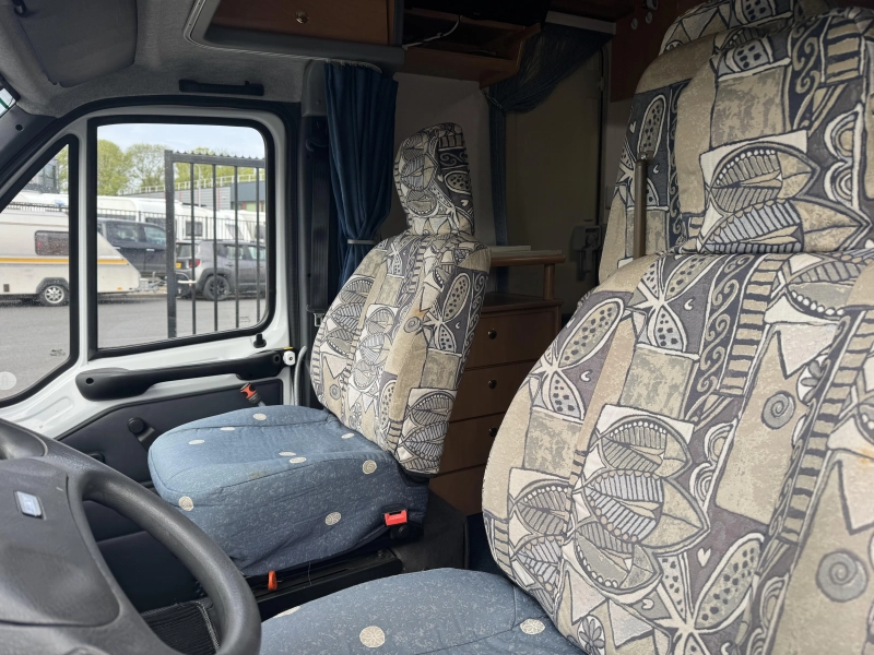 Dethleffs Globetrotter Cama francesa Aire acondicionado dinette foto: 23