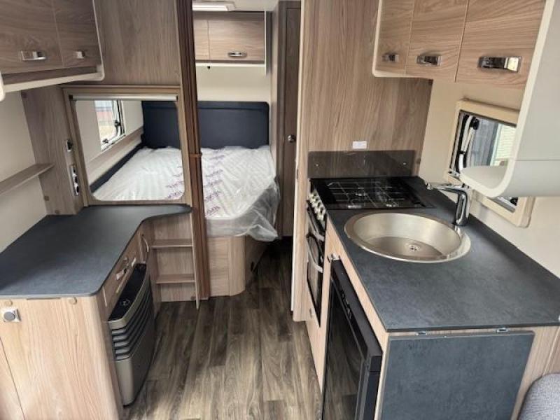 Sprite Mondial 470 SE frans bed  foto: 10