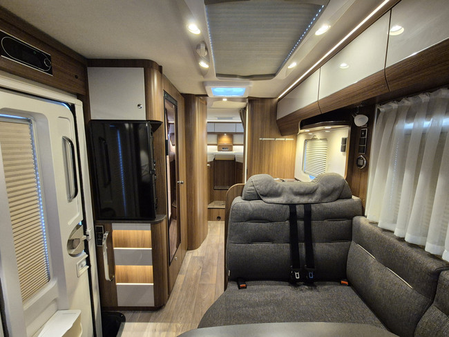 Hymer ML-T 620 163 PK AUTOMAAT 45.588 KM 4400 KG BOMVOL 12 MAANDEN GARANTIE MERCEDES SPRINTER 416 CDI LENGTEBEDDEN SOLAR 18 INCH ALUVELGEN foto: 16