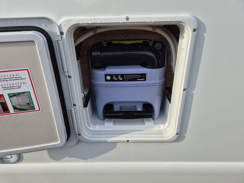 Weinsberg CaraCompact Pepper 600 MEG Combi 6E, panel solar, CE228 foto: 10