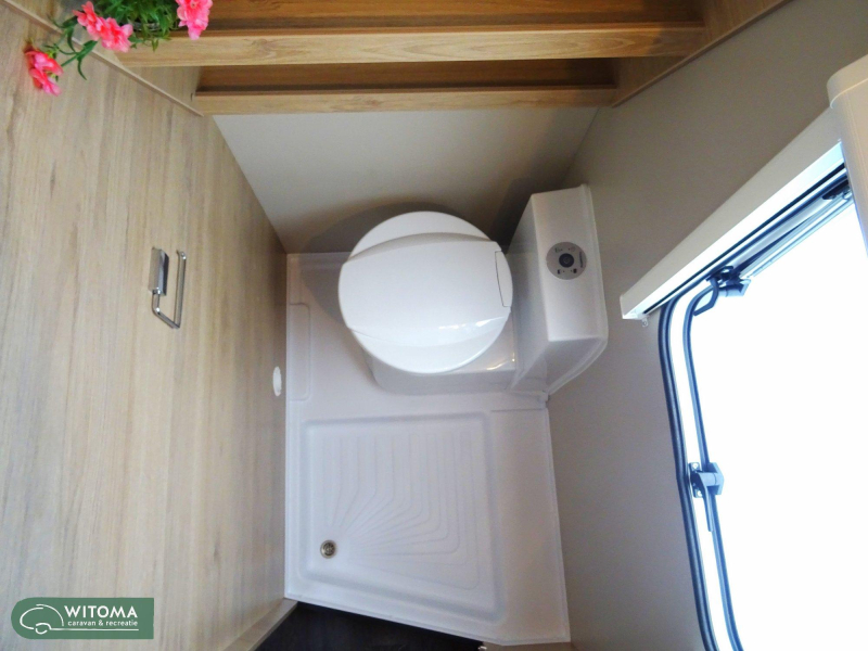 Weinsberg CaraOne Edition HOT 450 FU Frans bed  foto: 15
