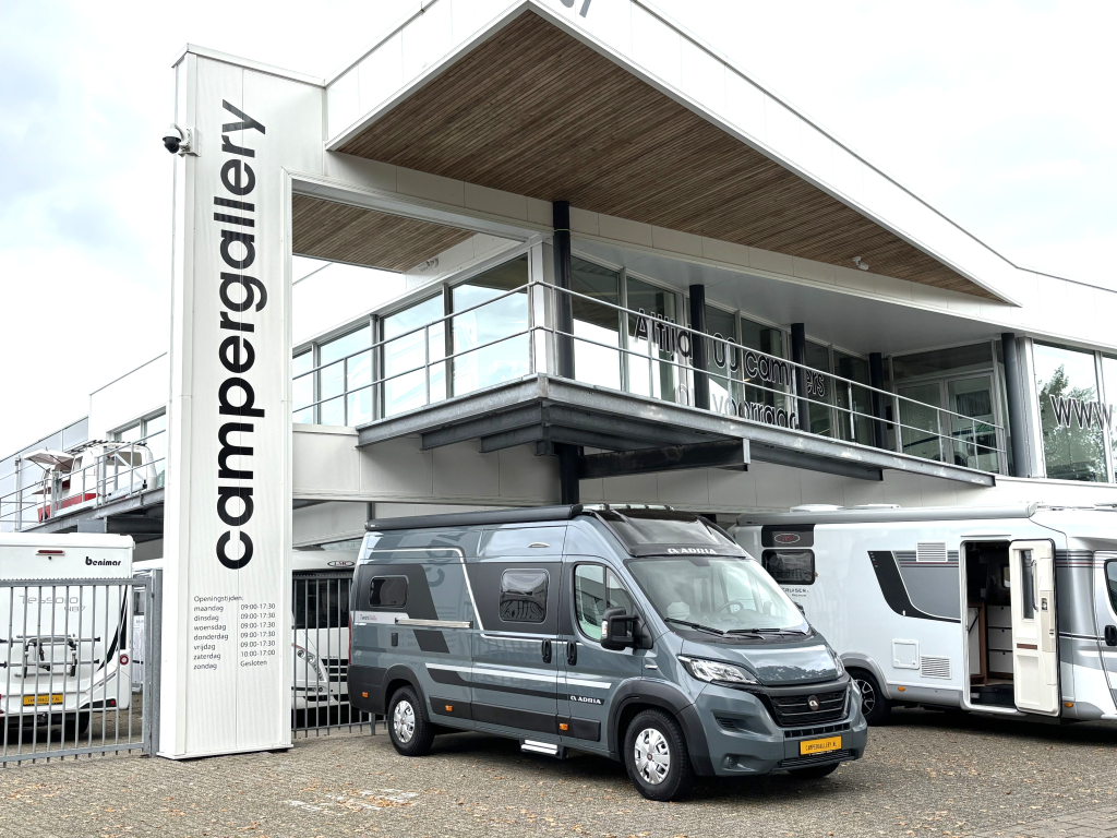 Adria Twin Supreme 640 SLB ENKELE BEDDEN FIAT 8 TREKHAAK