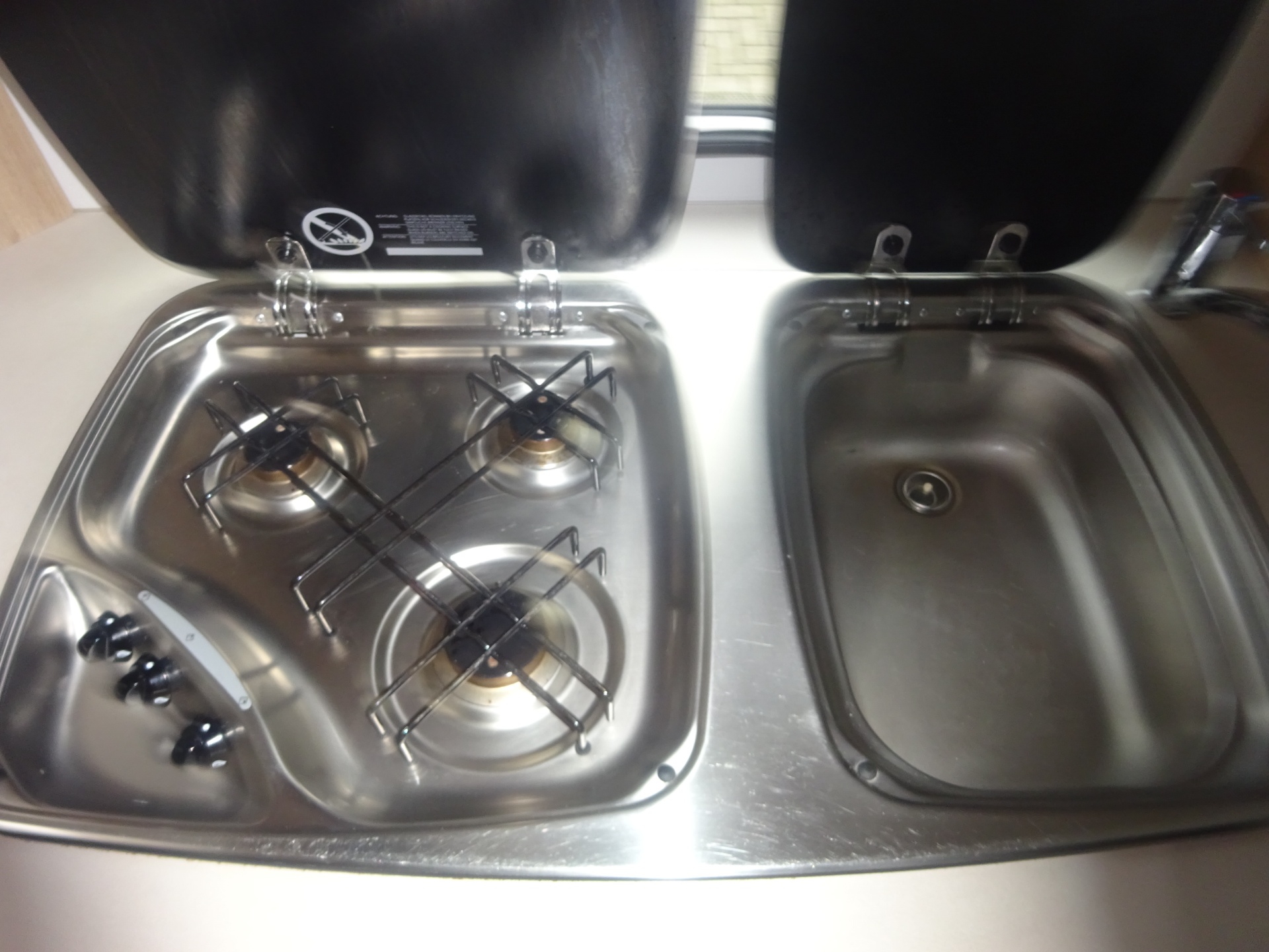 Lmc Sassino 460UL Enkele Bedden+Mover+Voortent foto: 17