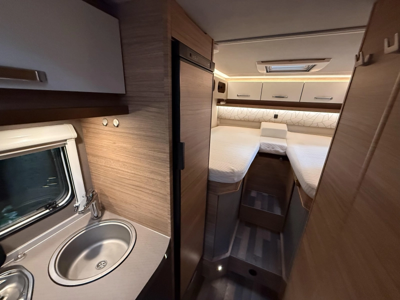 Weinsberg CaraCompact Pepper 600 MEG Enkele Bedden Airco 2024  foto: 16