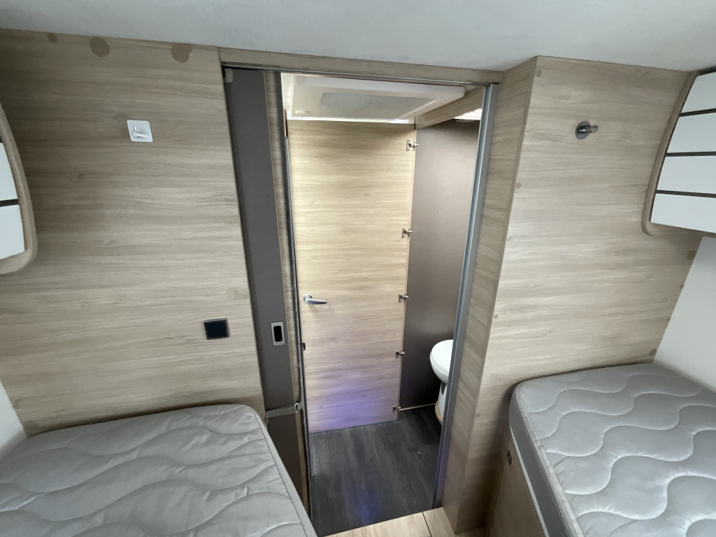 Challenger 337 GA met enkele bedden foto: 27