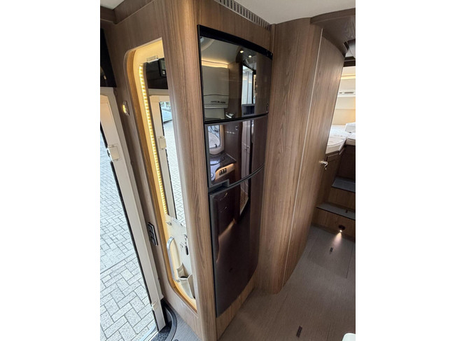 Hymer B704 SL Palmo Enkele Bedden Hefbed Zonnepanelen Omvormer foto: 19