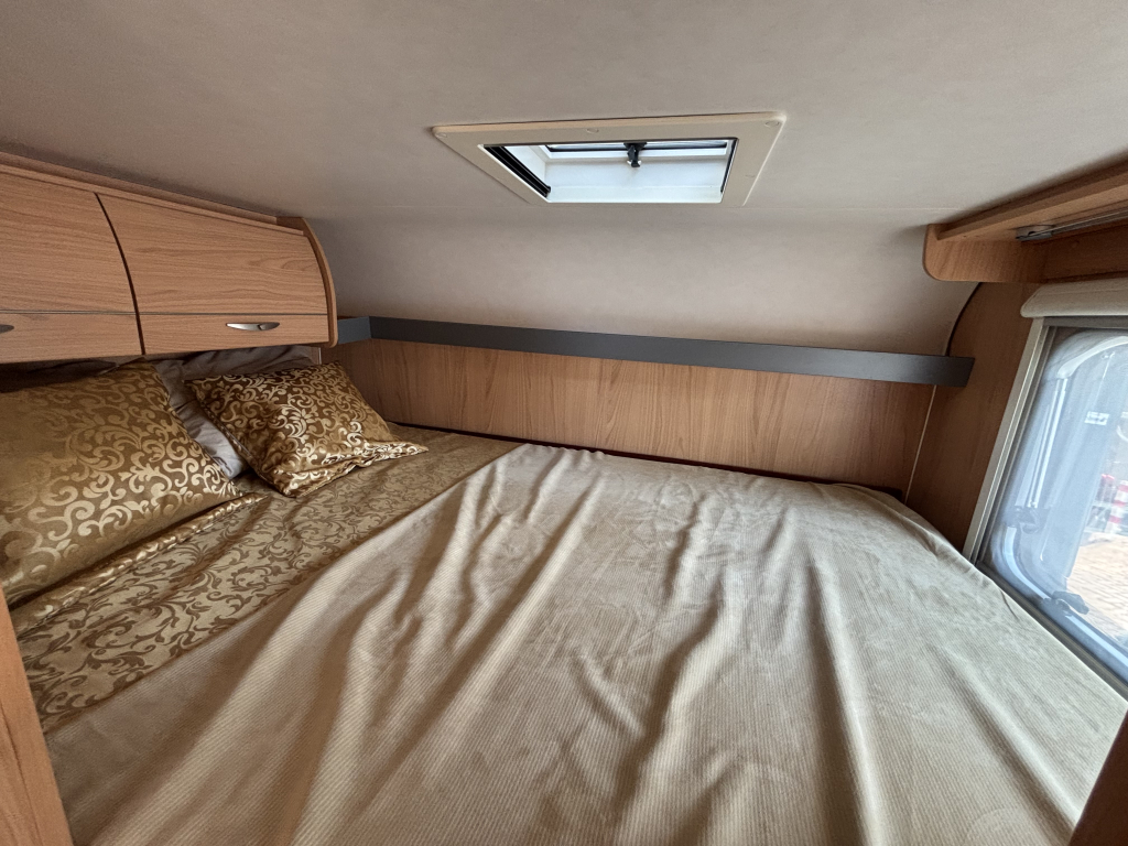 B&uuml;rstner Solano 695 T CAMA TRANSVERSAL CONTROL DE CRUCERO EURO4 AIRE ACONDICIONADO foto: 2