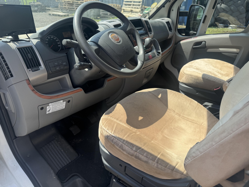Hymer Exclusive Line 614 CL fixed bed photo: 5