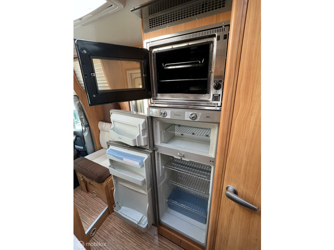Adria CORAL S 690SP 160PK Queensbed Luifel Zonnepaneel Oven foto: 11